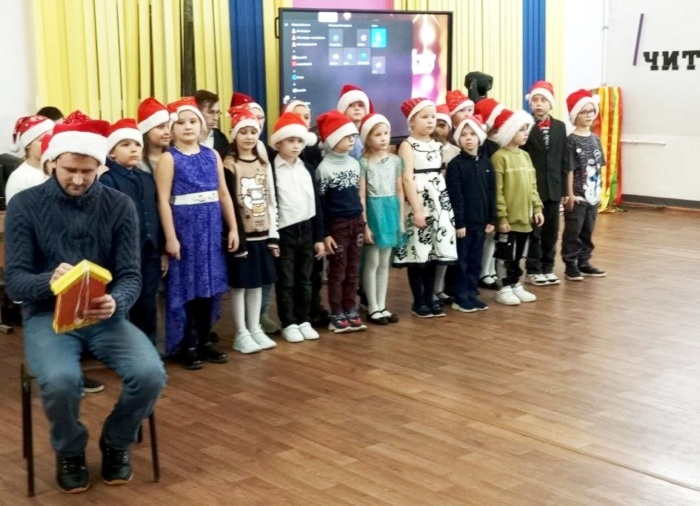Телеведущий Андрей Малахов поздравил ивановскую школу №26 с зимними праздниками.