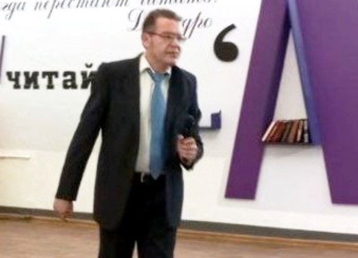 Телеведущий Андрей Малахов поздравил ивановскую школу №26 с зимними праздниками.