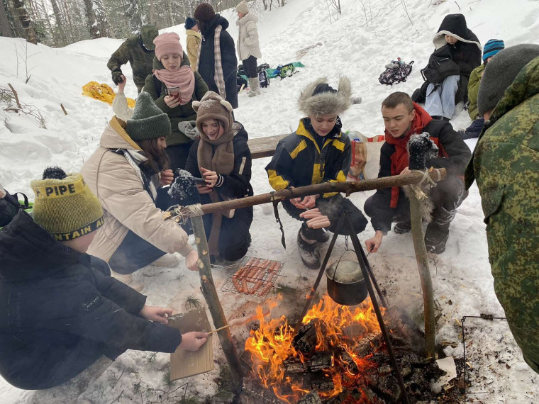 Ивановские школьники приняли участие в туристическом походе «Юнармейское Рождество».