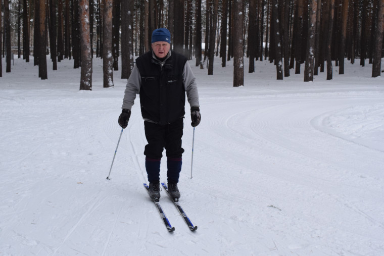 В парке «Харинка» идет подготовка трассы для проведения массовой лыжной гонки «Лыжня России».