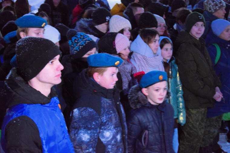 В честь 80-летия полного освобождения Ленинграда от фашистской блокады ивановцы зажгли «900 свечей».