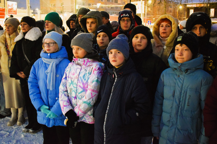 В честь 80-летия полного освобождения Ленинграда от фашистской блокады ивановцы зажгли «900 свечей».