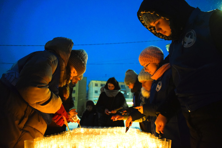 В честь 80-летия полного освобождения Ленинграда от фашистской блокады ивановцы зажгли «900 свечей».