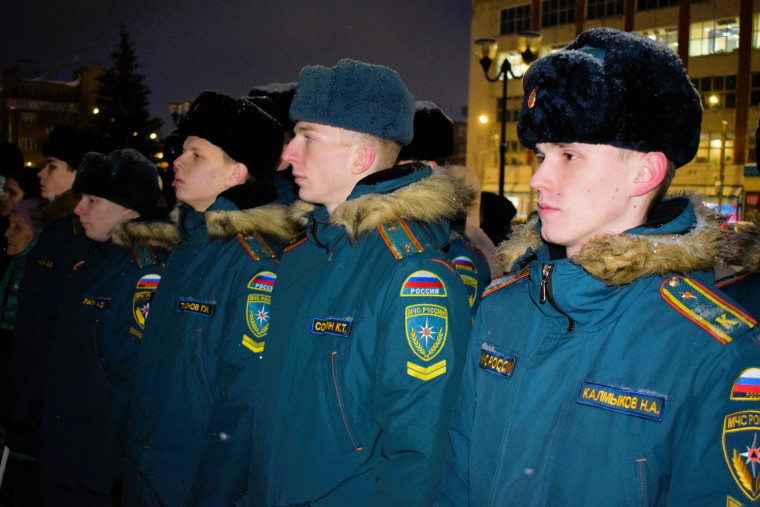 В честь 80-летия полного освобождения Ленинграда от фашистской блокады ивановцы зажгли «900 свечей».