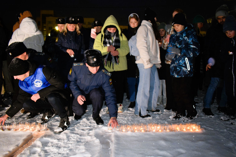 В честь 80-летия полного освобождения Ленинграда от фашистской блокады ивановцы зажгли «900 свечей».