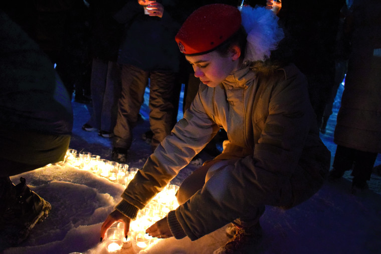 В честь 80-летия полного освобождения Ленинграда от фашистской блокады ивановцы зажгли «900 свечей».