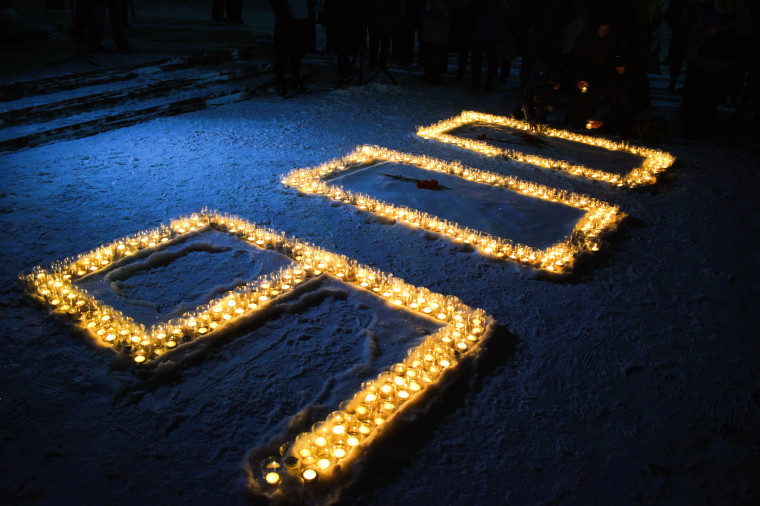 В честь 80-летия полного освобождения Ленинграда от фашистской блокады ивановцы зажгли «900 свечей».