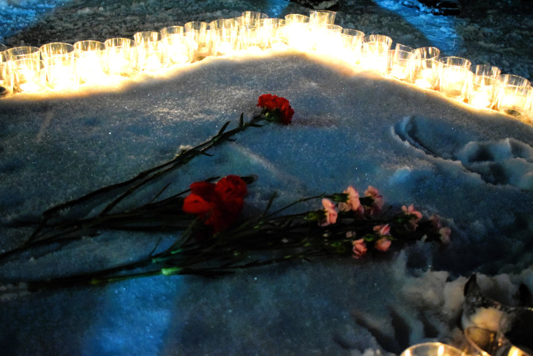 В честь 80-летия полного освобождения Ленинграда от фашистской блокады ивановцы зажгли «900 свечей».