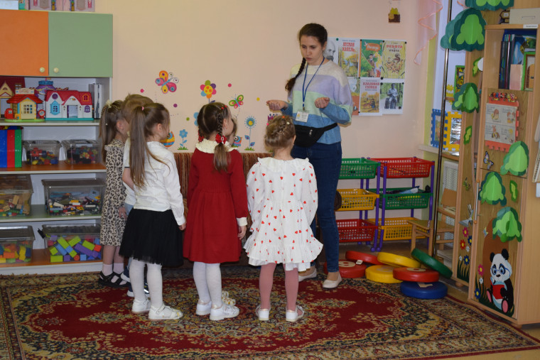 Молодые воспитатели показали свои профессиональные умения в конкурсе «Педагогический дебют».