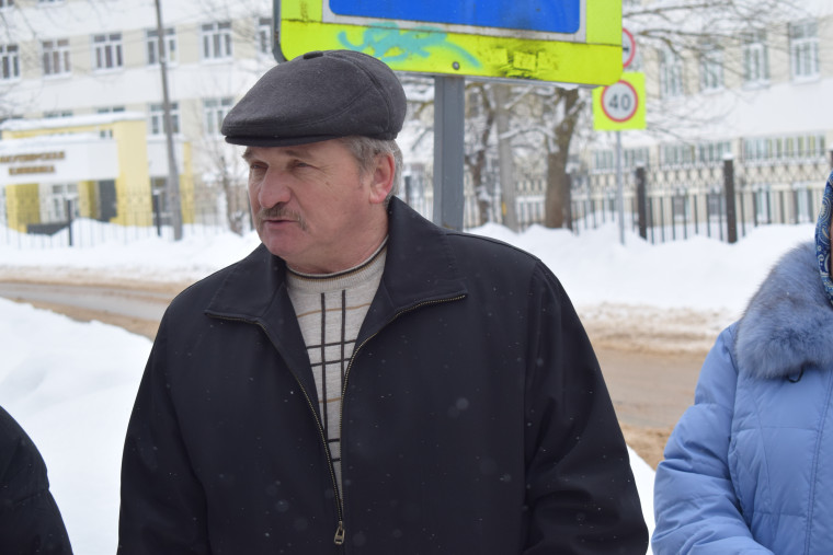 Владимир Шарыпов провел выездное совещание по уборке города от снега.