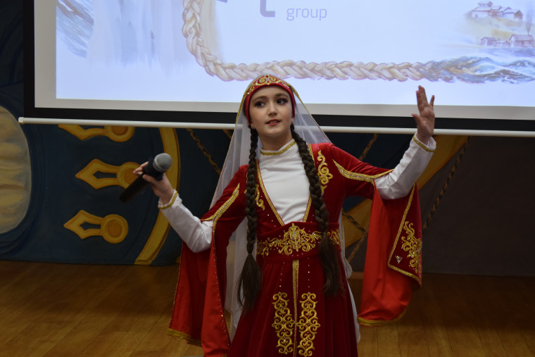 Ивановским библиотекарям презентовали уникальную книгу со сказками малых народов России.