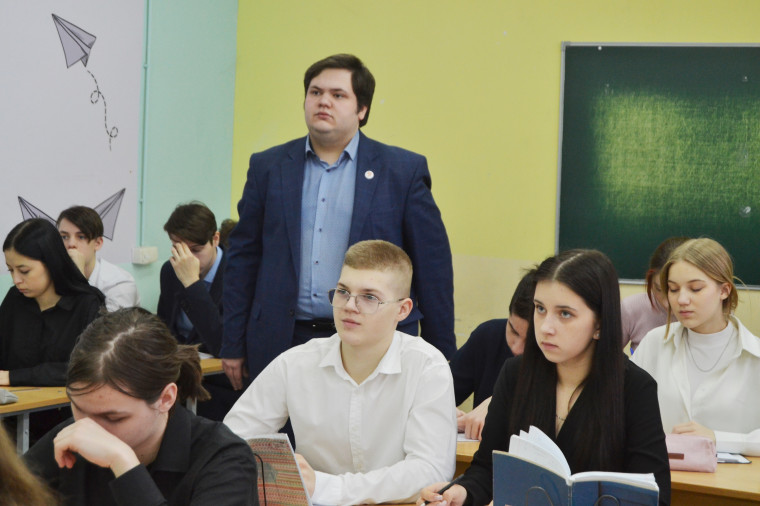 Победитель городского конкурса «Педагогический дебют - 2024» Сергей Шулепов провел показательный урок.