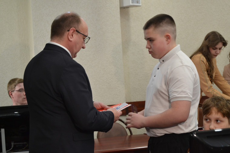 22 ивановских школьника получили паспорта гражданина России.