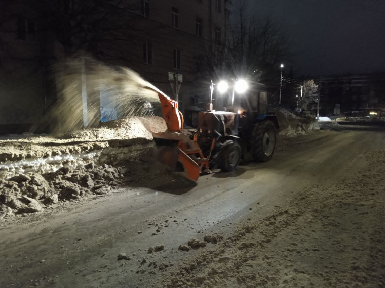 В ночь с 29 февраля на 1 марта в работах по уборке дорог города Иванова были задействованы 70 единиц спецтехники.