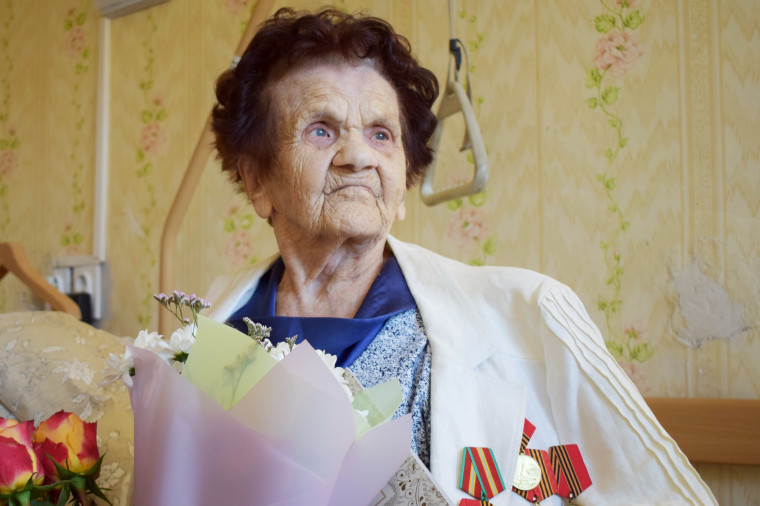 В Иванове со 100-летним юбилеем поздравили Муртазаеву Тамару Александровну.
