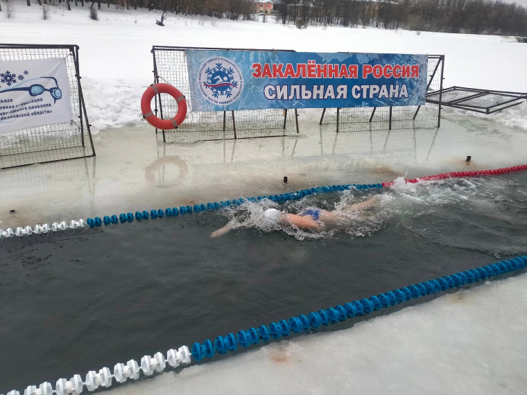 В рамках марафона «Сила России» прошли зимние заплывы.
