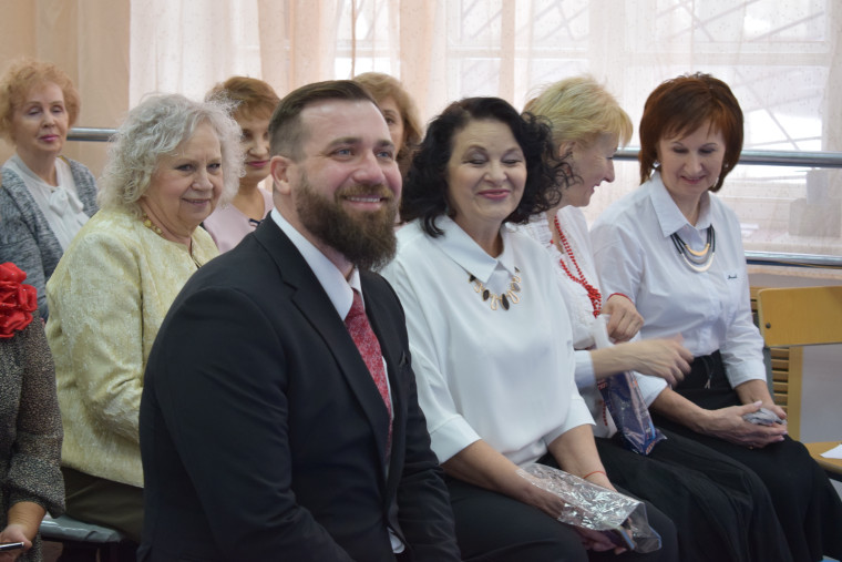 Владимир Шарыпов посетил Школу долголетия «Золотая осень».