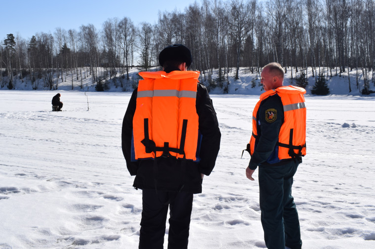 В областном центре проходят профилактические рейды по безопасности на льду.