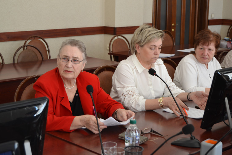 В мэрии прошло заседание территориальной трехсторонней комиссии по регулированию социально-трудовых отношений.