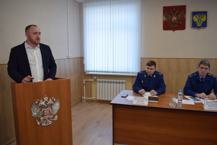 В прокуратуре Ленинского района прошло совещание по вопросам содержания города в весенний период.