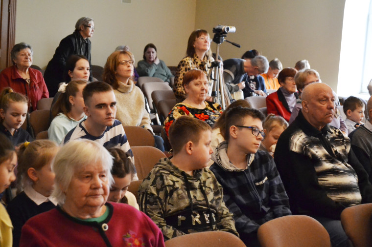 Юные музыканты Иванова и Ярославля выступили на совместном концерте электронно-клавишной музыки.