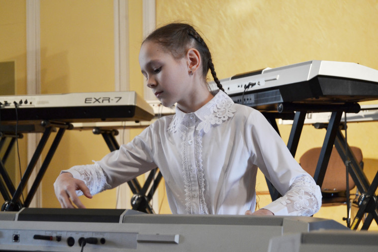 Юные музыканты Иванова и Ярославля выступили на совместном концерте электронно-клавишной музыки.