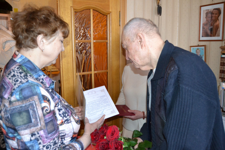 Сегодня 90 лет исполнилось почетному гражданину города Иванова Станиславу Александровичу Кононину.