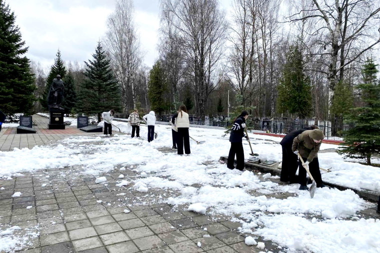 В Иванове к Дню Победы начали приводить в порядок воинские мемориалы.
