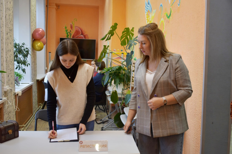 Директор 65-й школы Анастасия Зенкова стала победителем отборочного этапа конкурса по чтению вслух.