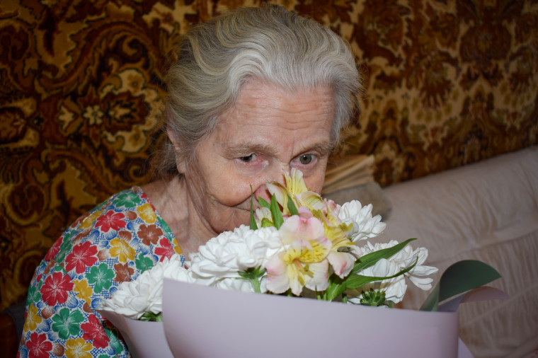 Ивановскую долгожительницу Александру Михайловну Мурзаеву поздравили со 100-летним юбилеем.
