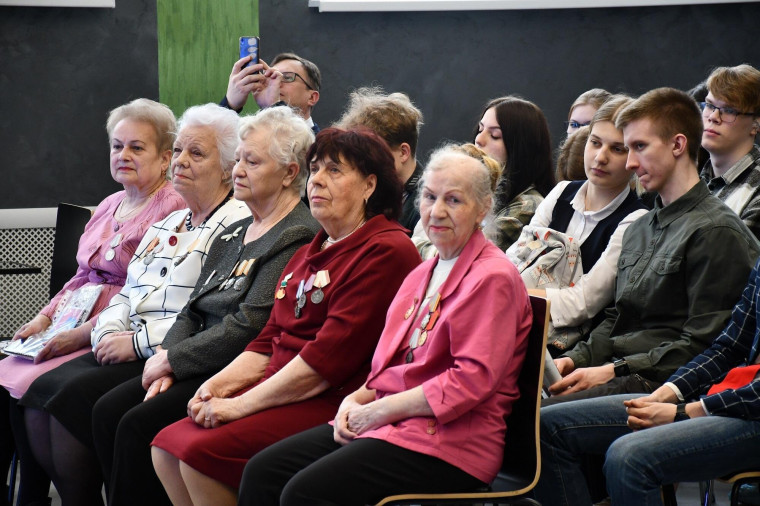 В центре «Притяжение» прошло расширенное заседание областного родительского совета на тему «Иваново - город трудовой доблести».