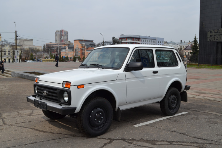Владимир Шарыпов передал служебный автомобиль для УМВД по Октябрьскому  району города Иваново.