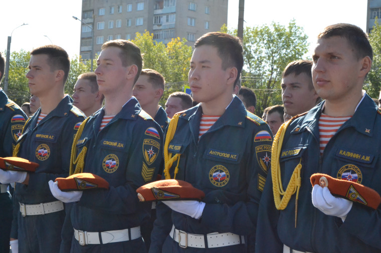 В День знаний учащиеся ИПСА ГПС МЧС России приняли Присягу.