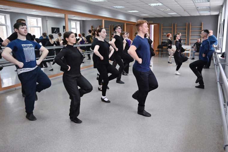 Артисты ансамбля &quot;Донбасс&quot; провели мастер-класс для ивановских танцоров.