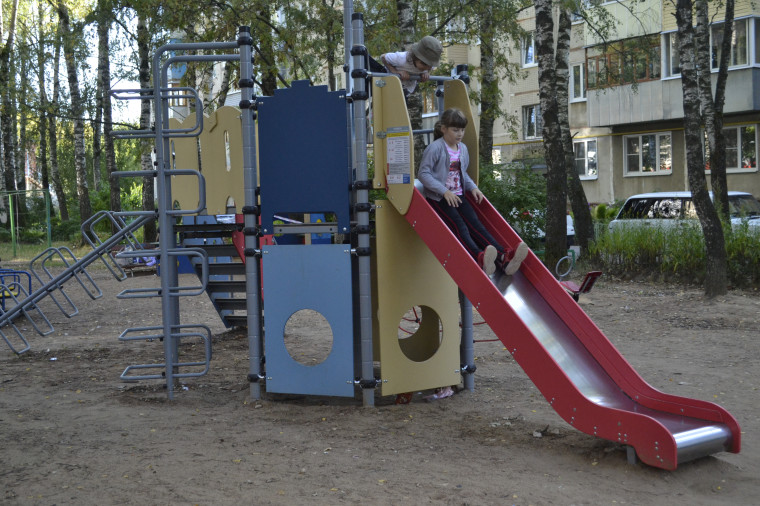 В ТОС «Академический» обновили детскую площадку.
