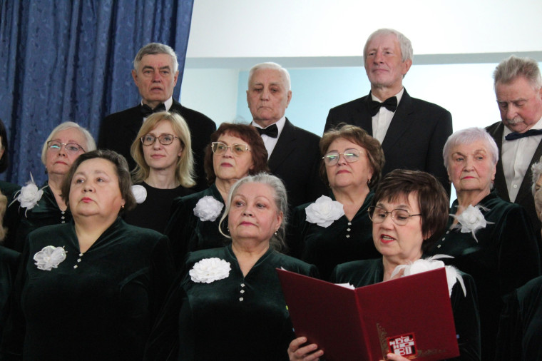 Хор ветеранов Центра культуры и отдыха выступил с концертом в Ивановском педагогическом колледже.