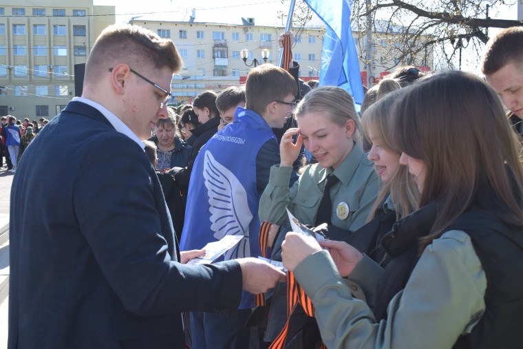 В областном центре стартовала ежегодная акция «Георгиевская ленточка».
