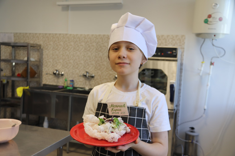 Юные ивановские повара соревнуются в искусстве кулинарии.