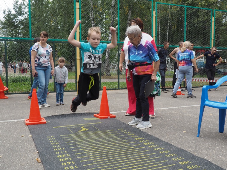 Детский праздник «Классный взлет» прошел в парке им. В.Я. Степанова.