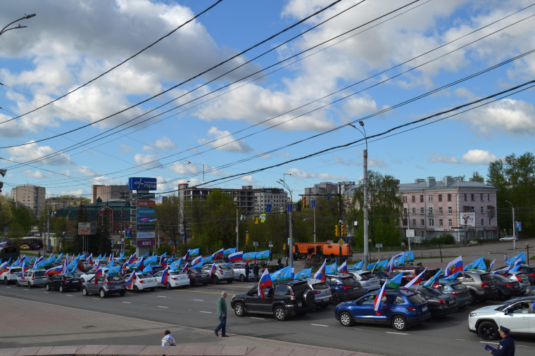 В Иванове прошел автопробег приуроченный к юбилею 98-ой гвардейской воздушно-десантной дивизии.