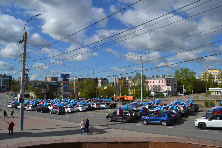В Иванове прошел автопробег приуроченный к юбилею 98-ой гвардейской воздушно-десантной дивизии.