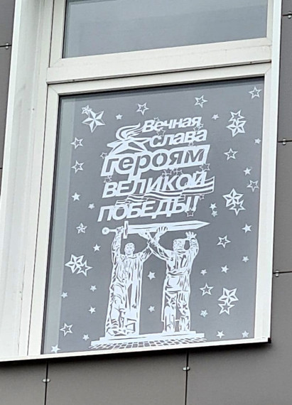 В образовательных учреждениях областного центра проходит акция «Окна Победы».