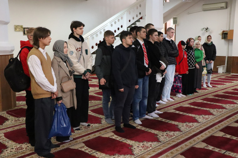 Новорубежцы посетили Ивановскую соборную мечеть.