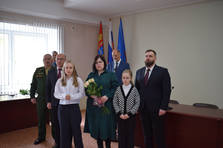 Состоялось вручение наград семьям героев, погибших в зоне СВО.