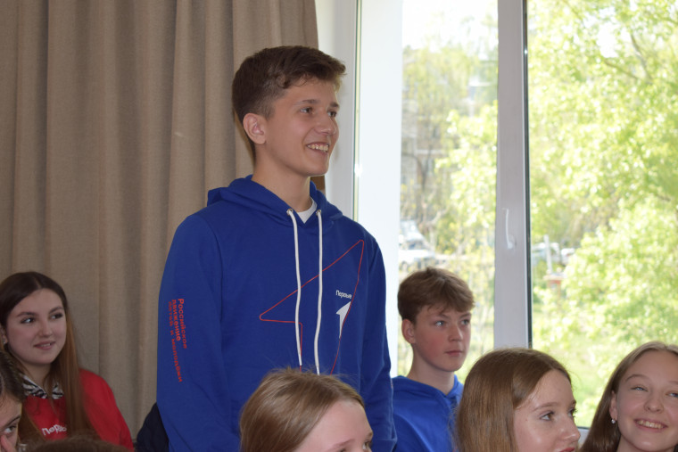 Владимир Шарыпов встретился с активом городских первичных отделений «Движения Первых».