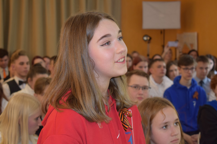 Владимир Шарыпов встретился с активом городских первичных отделений «Движения Первых».