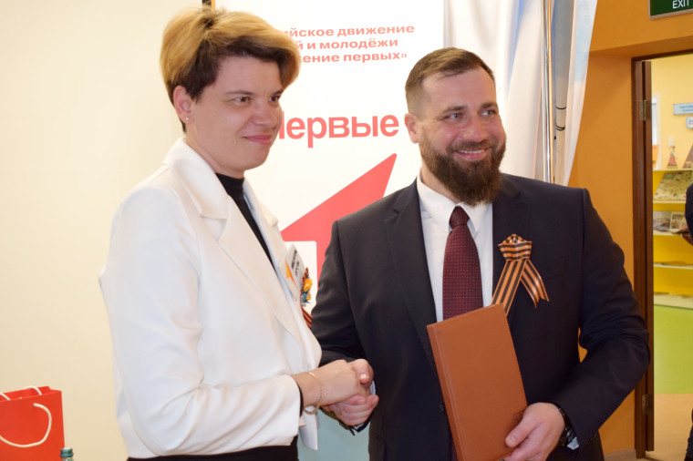 Владимир Шарыпов встретился с активом городских первичных отделений «Движения Первых».