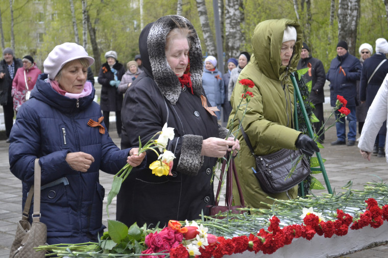 На воинских мемориалах и памятных местах в Иванове прошли торжественные мероприятия.