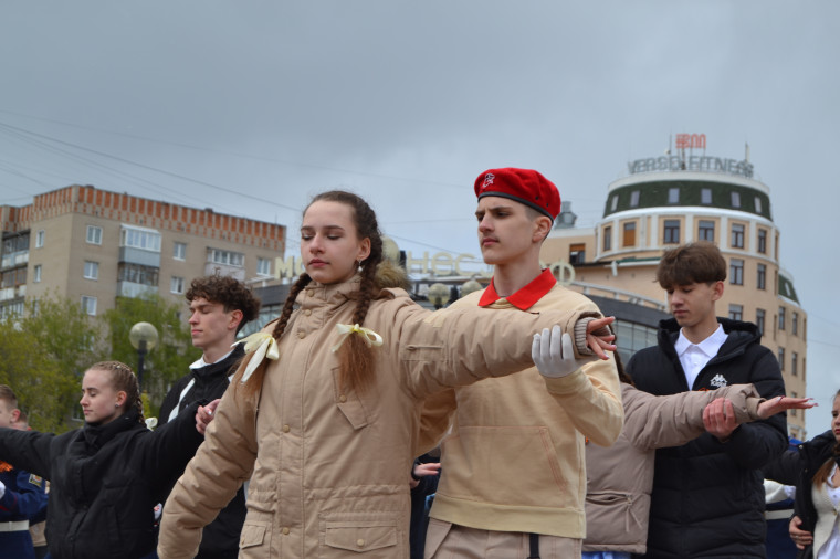 В День Победы в Иванове прошел юбилейный «Военный вальс».