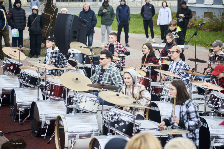 В арт-сквере стартовал летний музыкальный сезон.